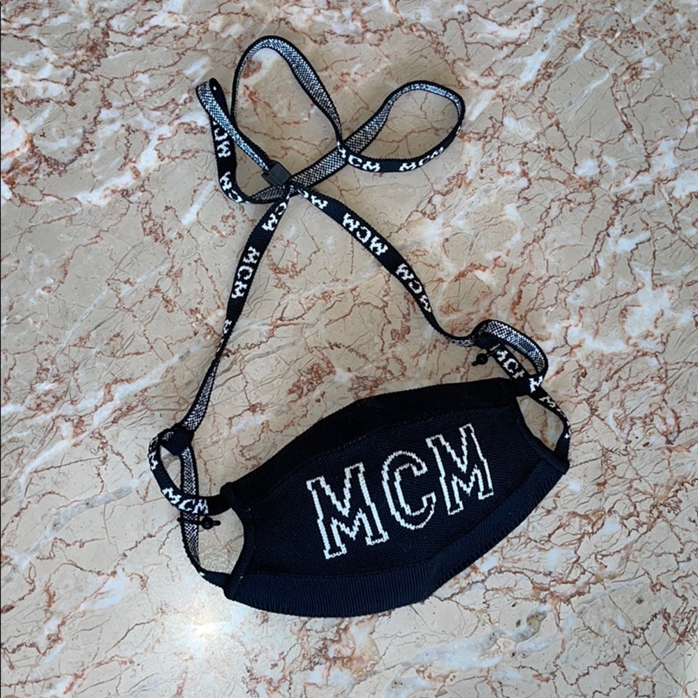 MCM FACE COVERING / MASK BLACK & WHITE WITH CHAIN